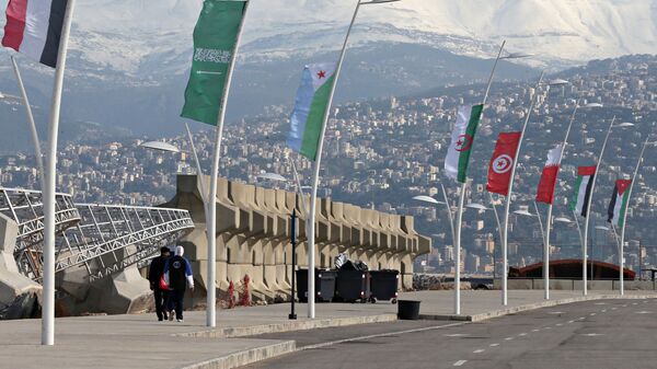 Флаги стран-участниц Лиги арабских государств на улице Бейрута, Ливан