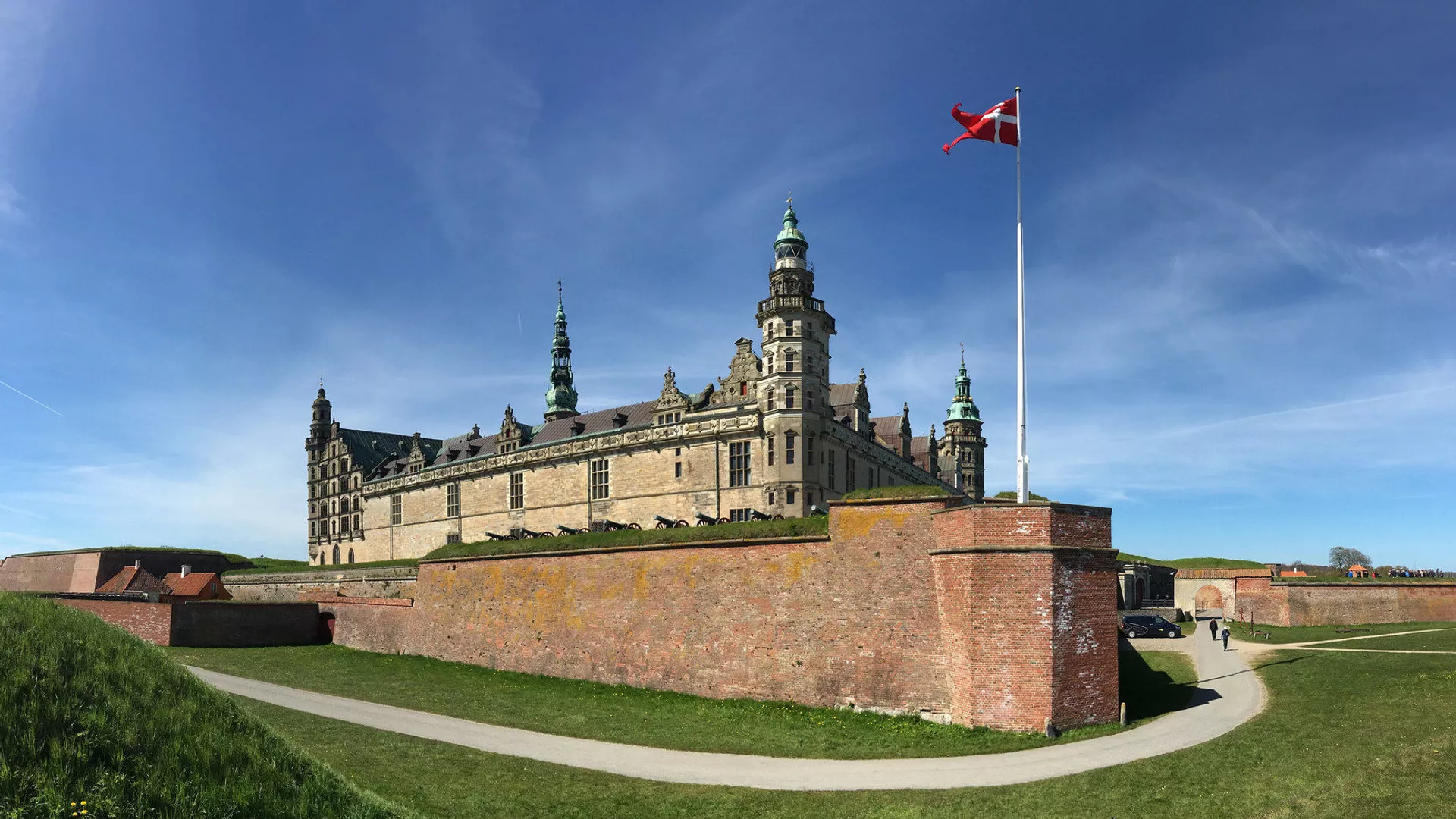 Над военными базами Дании вторую ночь летают неизвестные БПЛА – The Guardian