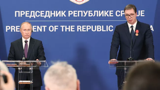 Президент РФ Владимир Путин и президент Республики Сербии Александр Вучич на совместной пресс-конференции в Белграде
