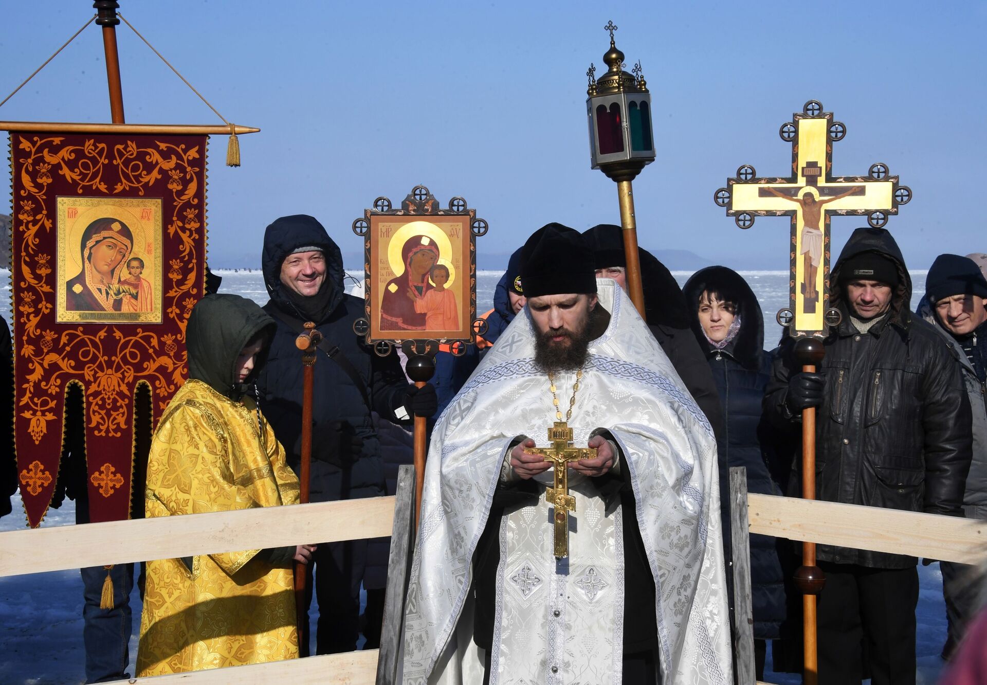 Освящение крещенской купели в бухте Новик острова Русский во Владивостоке - РИА Новости, 1920, 17.01.2022