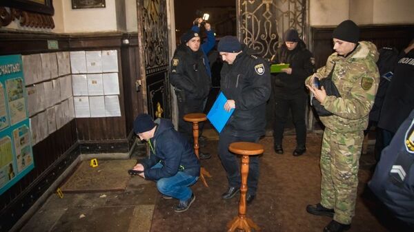 Сотрудники полиции на месте взрыва в Спасо-Преображенском кафедральном соборе канонической Украинской православной церкви в Сумах