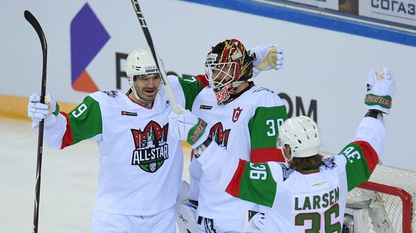 Игроки команды дивизиона Чернышева Ян Коларж, Игорь Бобков и Филип Ларсен (слева направо)