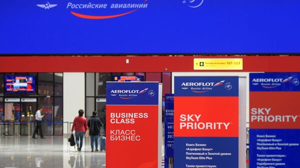 Логотип авиакомпании Аэрофлот в терминале B аэропорта Шереметьево