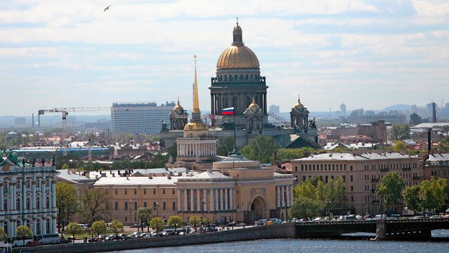 Вид на Исаакиевский собор и Адмиралтейство с колокольни Петропавловской крепости