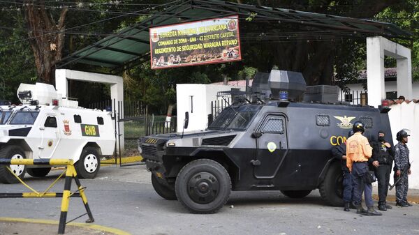Бронированные машины перед штаб-квартирой Боливарианской национальной гвардии в Каракасе, Венесуэла. 21 января 2019