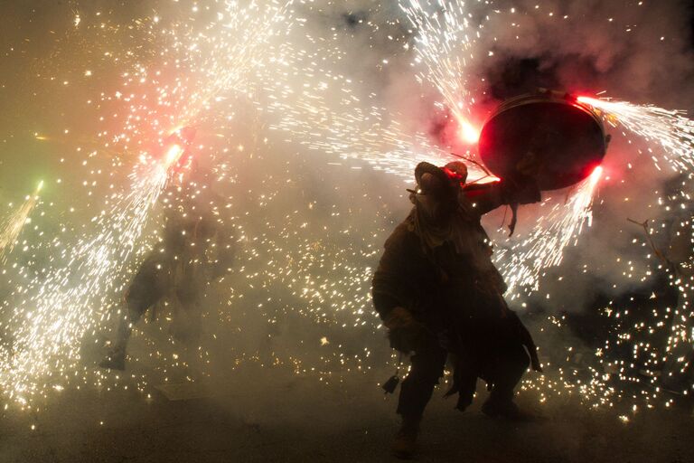 Участник фестиваля Correfoc в Пальма-де-Мальорке, Испания