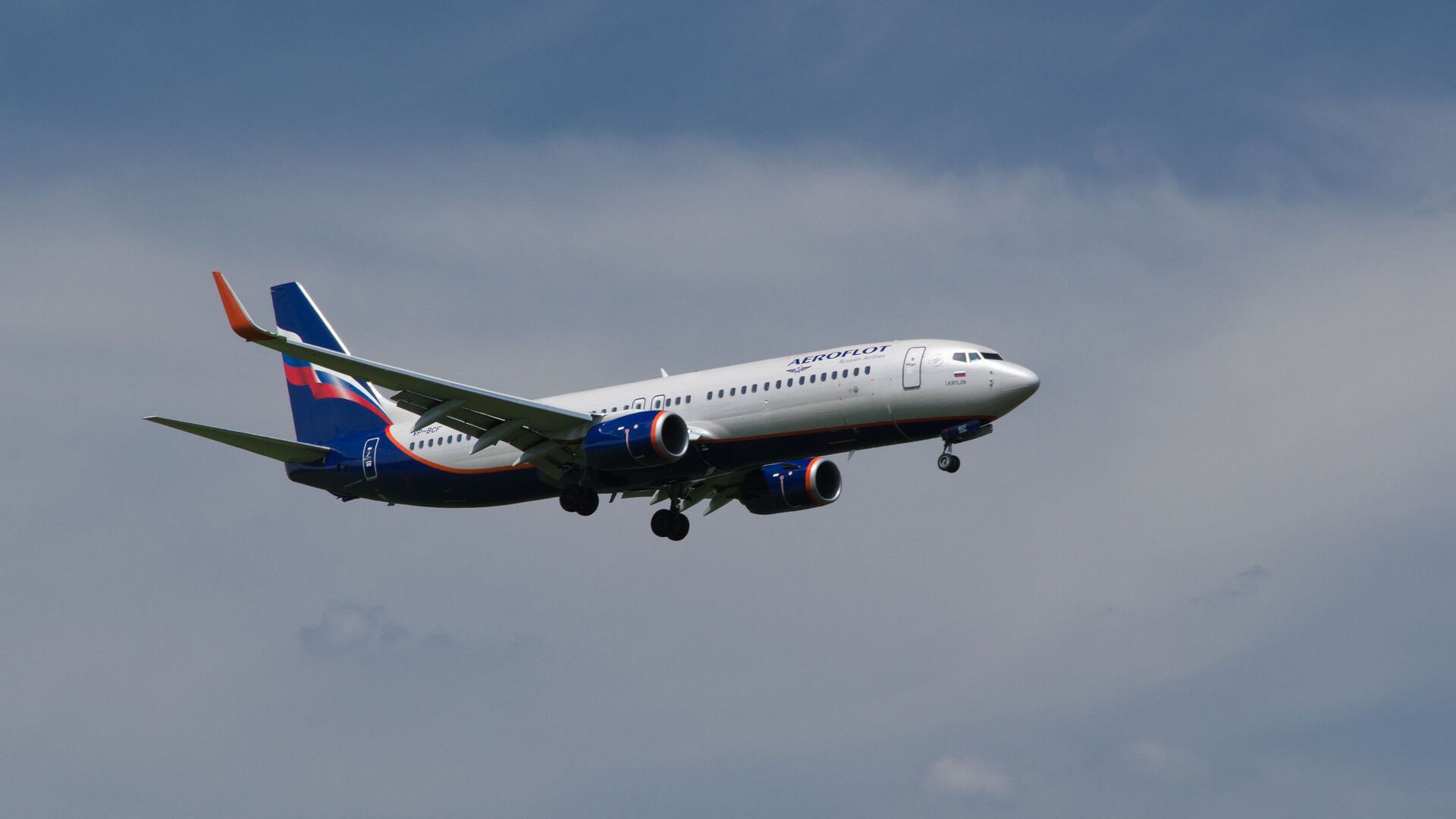 Летевший в Москву самолет вернулся в Нижний Новгород