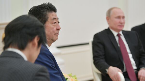 Премьер-министр Японии Синдзо Абэ во время встречи с президентом РФ Владимиром Путиным