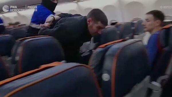Стоп-кадр видео задержания пассажира, угрожавшего захватить самолет Аэрофлота