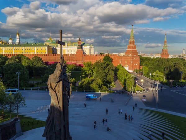 Памятник Владимиру Великому на Боровицкой площади в Москве
