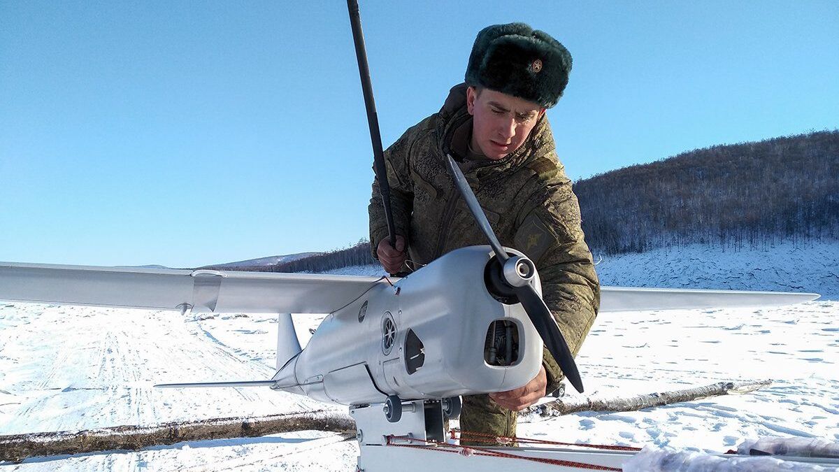 Беспилотник Орлан-10 перед запуском в районе взрывных работ на Бурейском водохранилище - РИА Новости, 1920, 27.01.2021