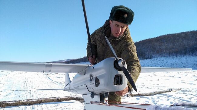 Беспилотник Орлан-10 перед запуском в районе взрывных работ на Бурейском водохранилище