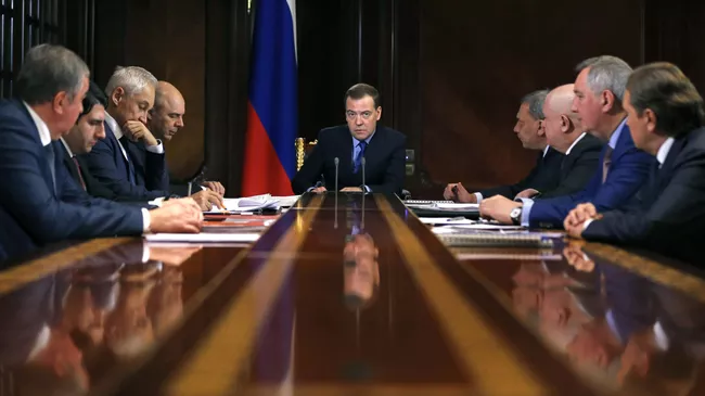 Председатель правительства России Дмитрий Медведев проводит совещание по вопросу развития Роскосмоса. 23 января 2019