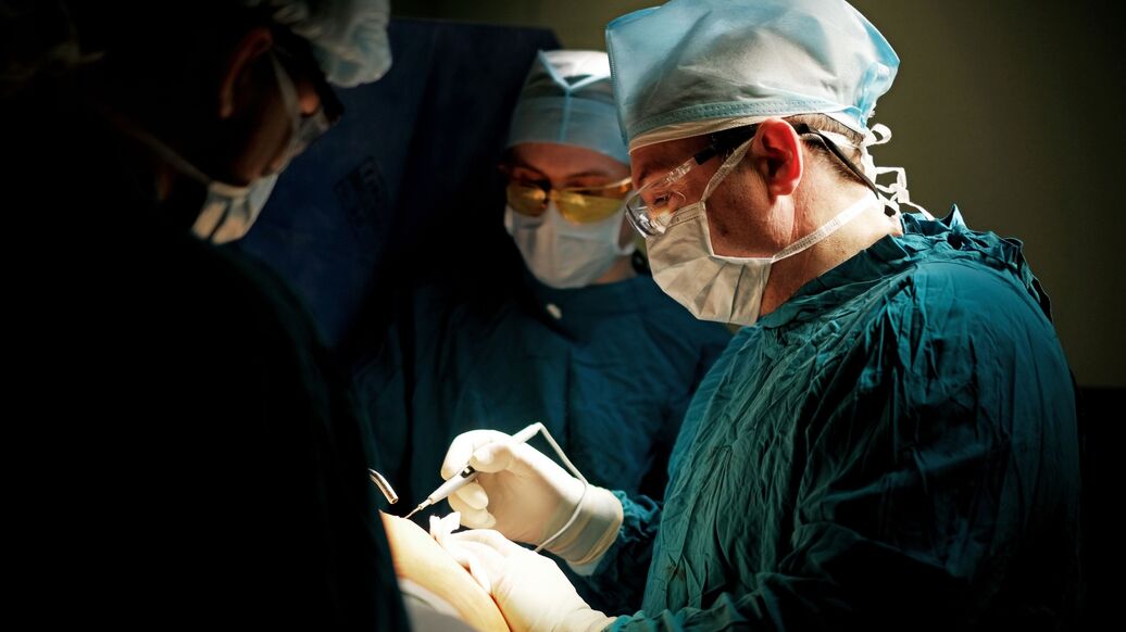 В Москве впервые в России провели уникальную операцию по удалению ребра