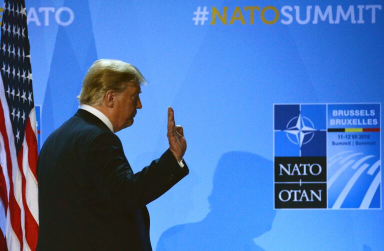 Президент США Дональд Трамп на саммите НАТО Президент США Дональд Трамп на саммите НАТО