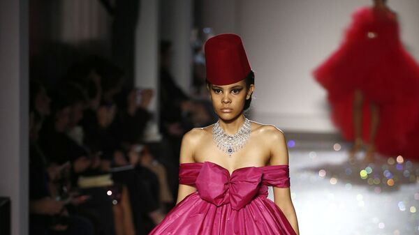 Показ коллекции Giambattista Valli на Неделе моды Haute Couture в Париже