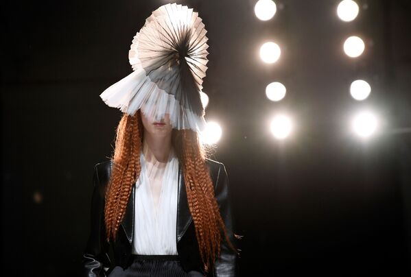 Показ коллекции Jean-Paul Gaultier на Неделе моды Haute Couture в Париже