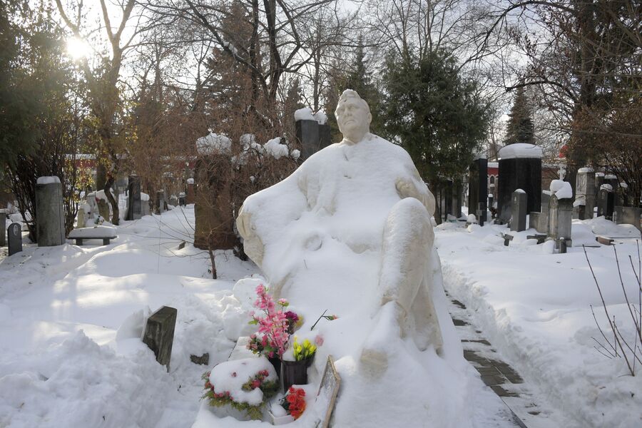 Памятник на могиле Федора Ивановича Шаляпина