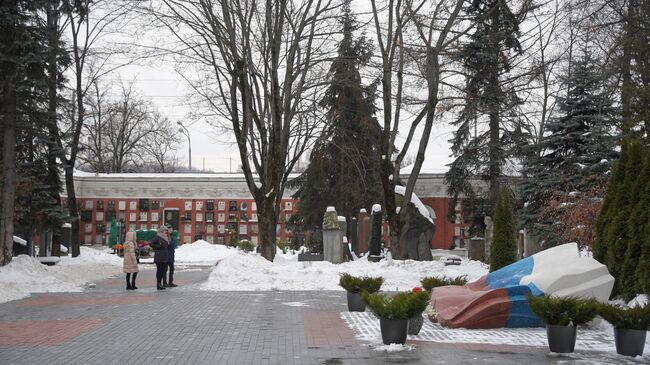 Мемориал Б. Н. Ельцину на Новодевичьем кладбище