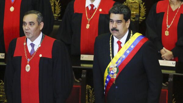 Глава Верховного суда Венесуэлы Майкель Морено и президент Венесуэлы Николас Мадуро перед началом своего выступления в штаб-квартире Верховного суда Венесуэлы. 24 января 2019