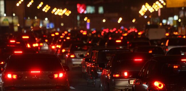 Движение на МКАД и Ярославском шоссе закрыто из-за горящего бензовоза