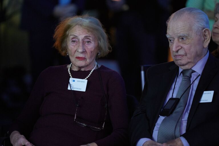 Бывшие узники концлагеря Освенцим Сузанна Поллак и Исраэль Альберто на памятной церемонии по случаю Дня памяти жертв Холокоста в Европарламенте. 23 января 2019 Бывшие узники концлагеря Освенцим Сузанна Поллак и Исраэль Альберто на памятной церемонии по случаю Дня памяти жертв Холокоста в Европарламенте. 23 января 2019