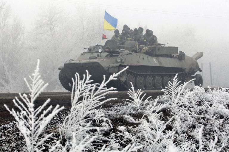 Колонна украинских военнослужащих на трассе между Артемовском и Дебальцево Колонна украинских военнослужащих на трассе между Артемовском и Дебальцево