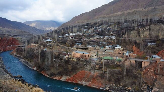 Кишлак Хушекат Айнинского района Таджикистана