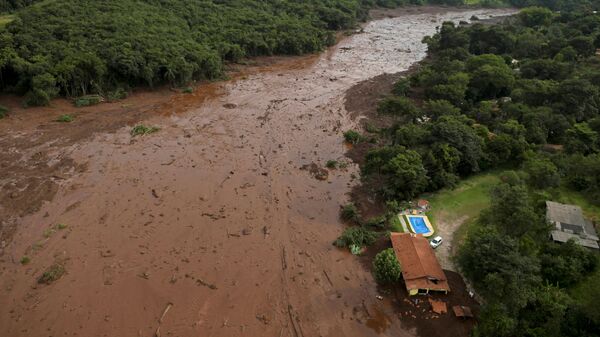 Последствия прорыва плотин на шахте корпорации Vale в штате Минас-Жерайс, Бразилия. 25 января 2019