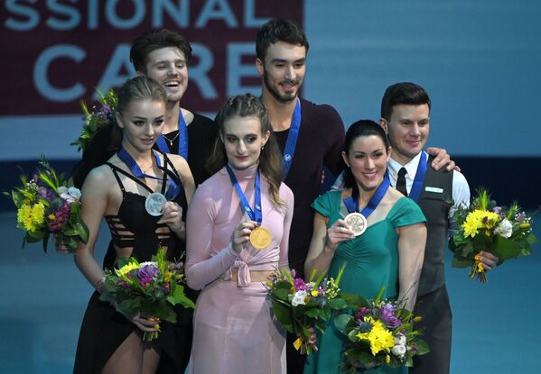 Слева направо: Александра Степанова и Иван Букин, Габриэлла Пападакис и Гийом Сизерон и Шарлен Гиньяр и Марко Фаббри