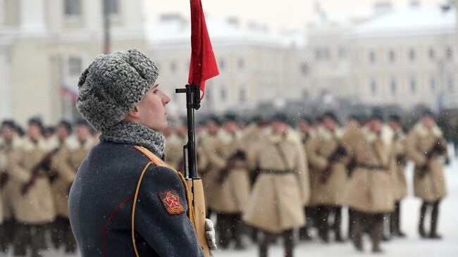 Участник парада в честь 75-летия снятия блокады Ленинграда на Дворцовой площади в Санкт-Петербурге. 27 января 2019