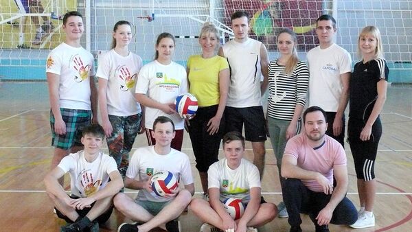 В Нижегородской области представители власти и волонтеры сыграли в волейбол