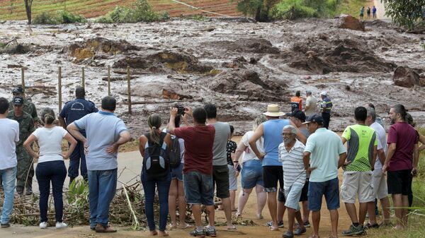 Последствия прорыва плотин на шахте корпорации Vale в Брумадинью, Бразилия
