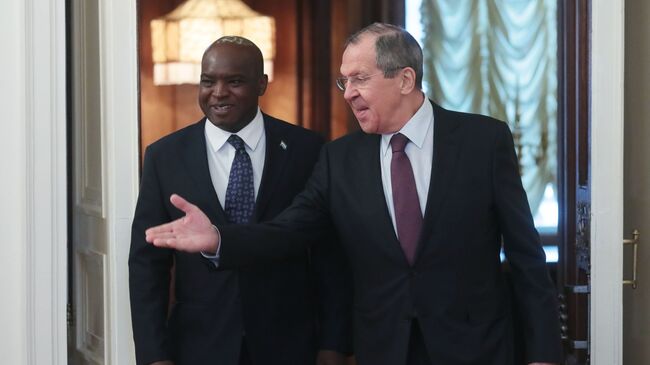 Министр иностранных дел РФ Сергей Лавров и министр иностранных дел Сьерра-Леоне Али Кабба во время встречи в Москве. 29 января 2019