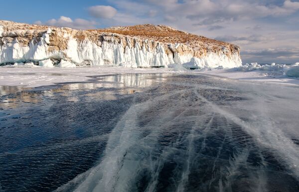 Наплески на острове Ольтрек в проливе Малое море на озере Байкал