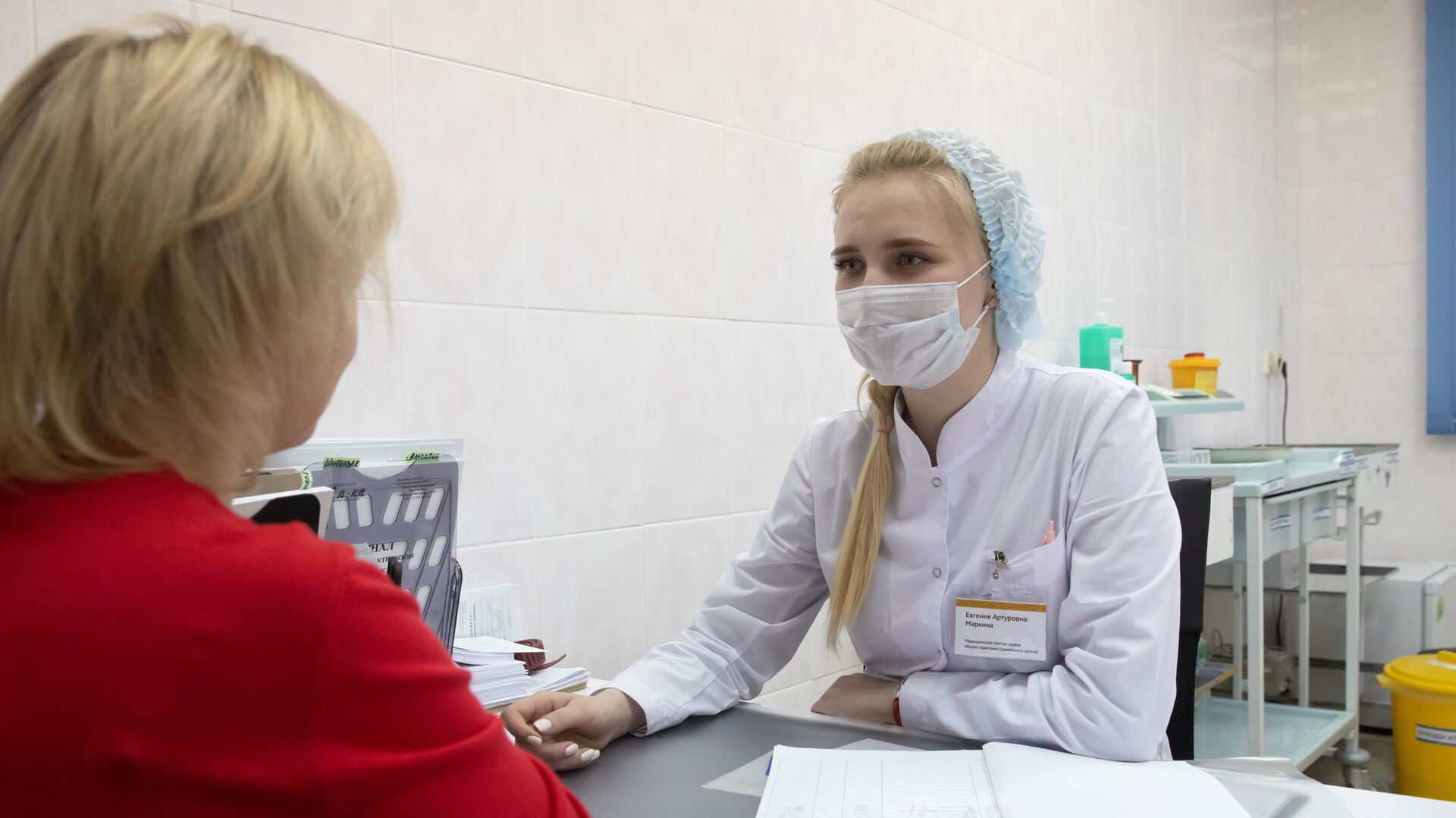  Пациентка в прививочном кабинете в городской поликлинике № 68 в Москве - РИА Новости, 1920, 31.01.2021