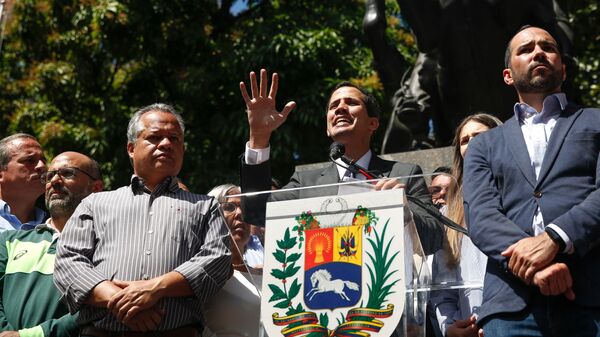 Лидер оппозиции Венесуэлы Хуан Гуаидо на митинге в Каракасе 