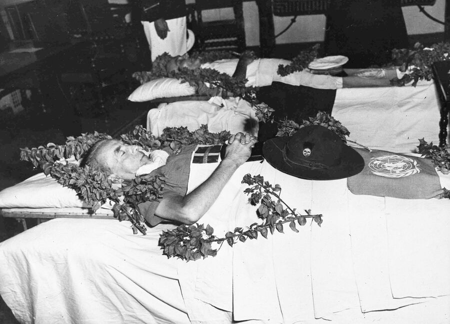 Тело Фолке Бернадота во время церемонии прощания в Иерусалиме. 17 сентября 1948