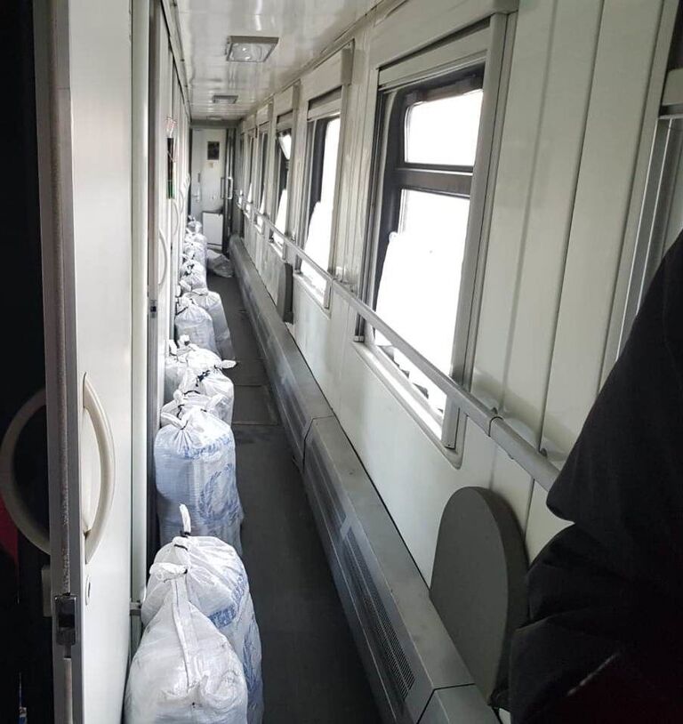 При досмотре пассажирского вагона сотрудники Уссурийской таможни обнаружили более 660 кг лапши производства КНДР
