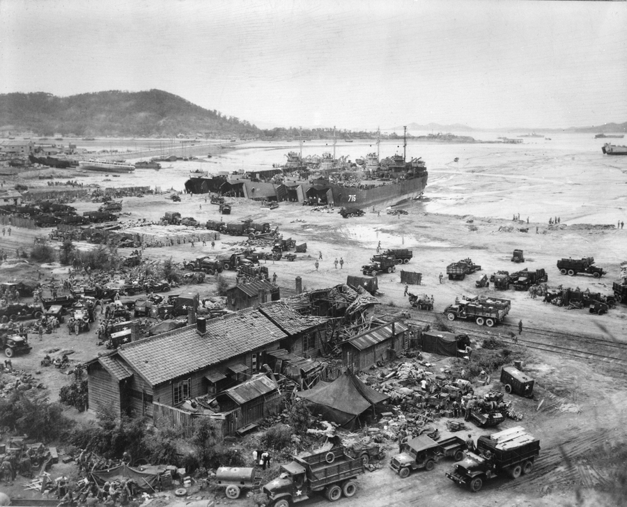 Американские десантные корабли в порту Инчхона. 15 сентября 1950 года