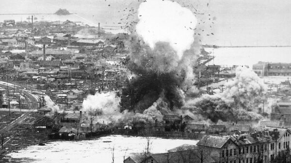 Атака бомбардировщиков B-26 в Вонсане, Северная Корея, 1951 г.