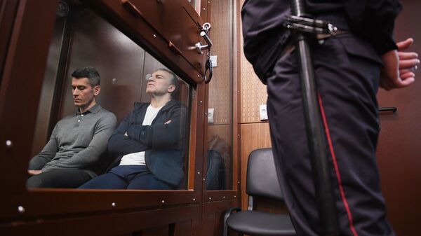 Бизнесмен Зиявудин Магомедов и генеральный директор фирмы Интекс группы Сумма Артур Максидов на заседании Тверского суда Москвы