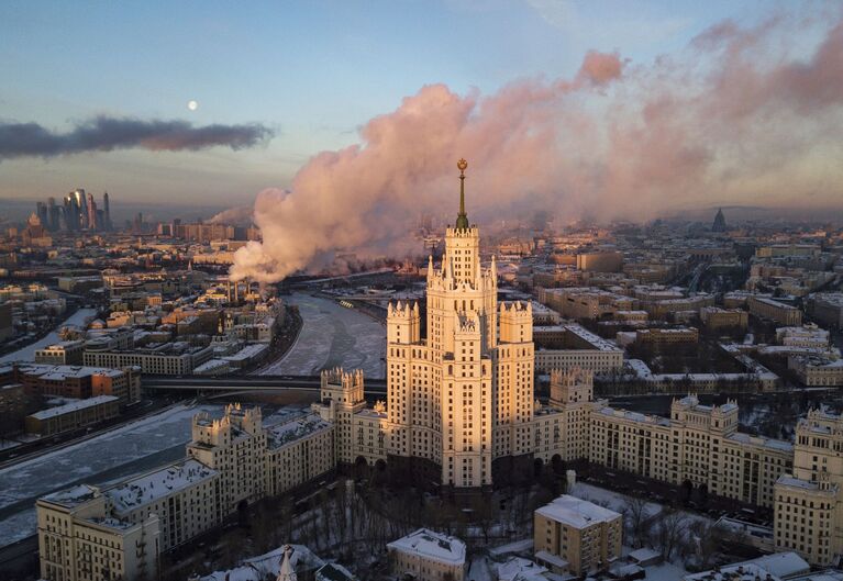 Высотка на Котельнической набережной в Москве