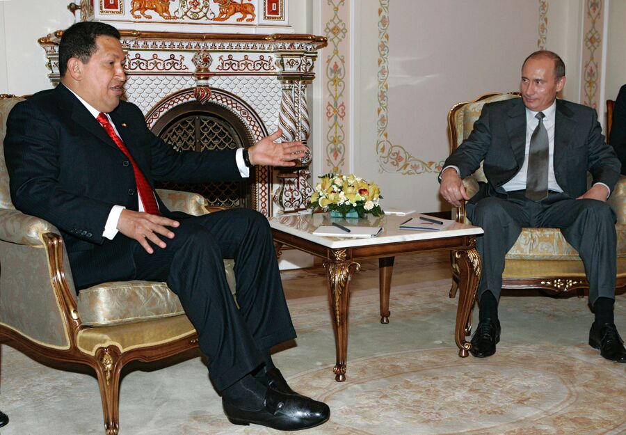 Президенты Венесуэлы Уго Чавес и России Владимир Путин во время встречи в Ново-Огарево. 2007 год