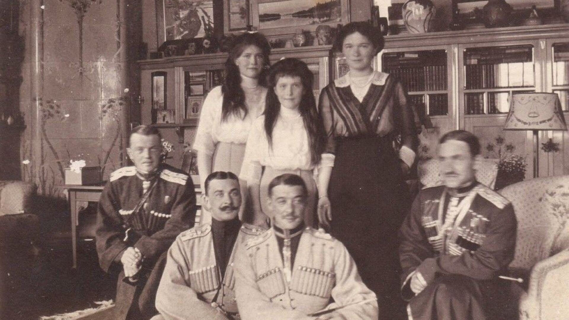 Николай Романов с семьей фото
