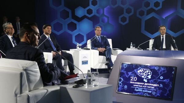 Председатель правительства РФ Дмитрий Медведев на форуме Цифровая повестка в эпоху глобализации 2.0. Инновационная экосистема Евразии в Алма-Ате. 1 февраля 2019