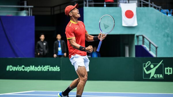 Китайский теннисист Ли Чжэ