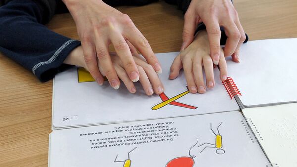 Волонтеры Ставрополья создали тактильные книги для слабовидящих детей