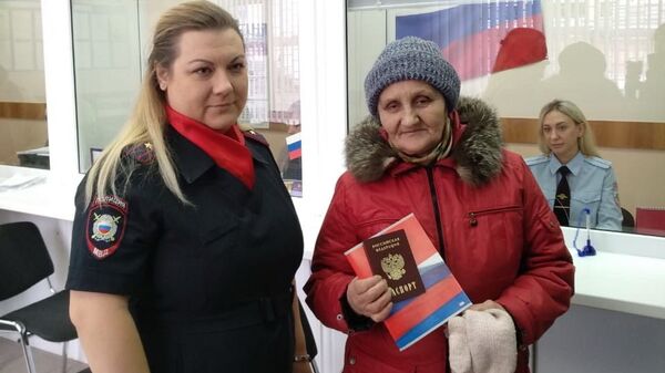Омская пенсионерка получила паспорт гражданина России