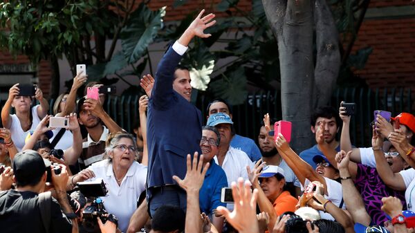 Лидер оппозиции Хуан Гуаидо, провозгласивший себя временным президентом страны, на митинге в Каракасе. 2 февраля 2019
